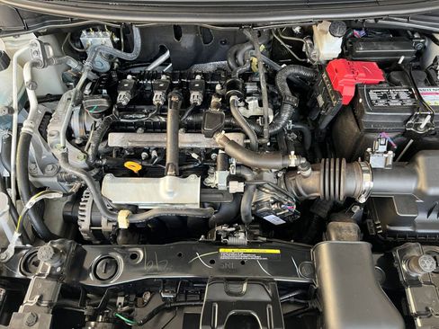 Used 2025 Nissan Versa SV image 32