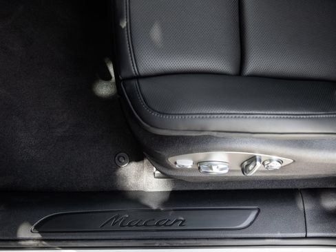 Certified 2026 Porsche Macan AWD/4WD image 21