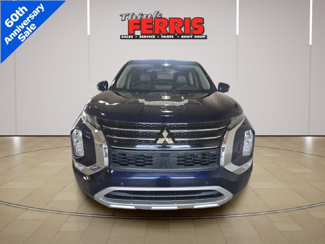 Used 2024 Mitsubishi Outlander SE AWD/4WD image 2