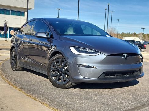 Used 2022 Tesla Model X image 2
