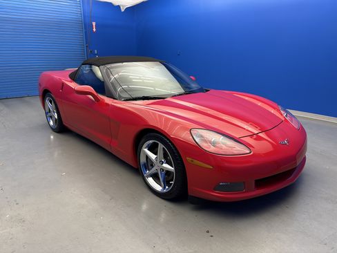 Used 2012 Chevrolet Corvette Convertible w/ 2LT Preferred Equipment Group image 2