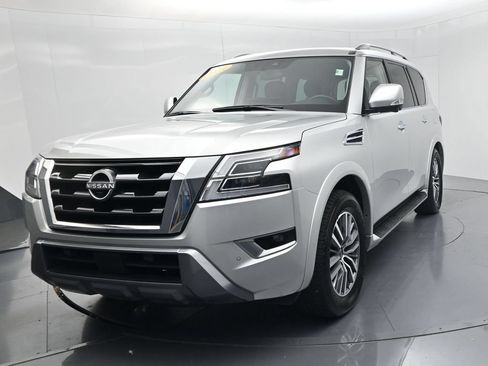 Used 2023 Nissan Armada SL w/ Captain's Chairs Package RWD image 3