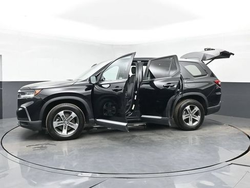 Used 2025 Honda Pilot EX-L image 56