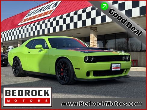 Used 2015 Dodge Challenger SRT Hellcat RWD image 1
