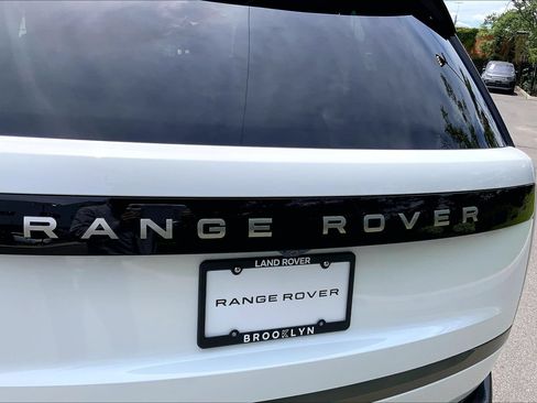 Used 2025 Land Rover Range Rover Long Wheelbase SE AWD/4WD image 31
