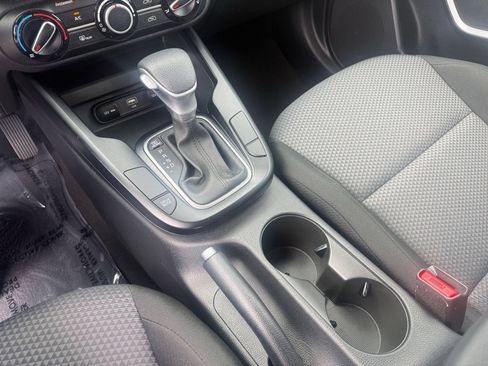 Used 2025 Kia Soul LX w/ LX Technology Package FWD image 39