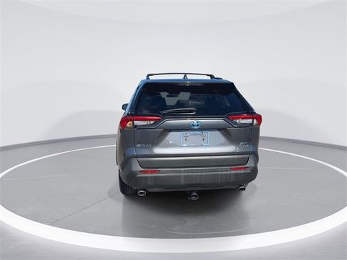Used 2021 Toyota RAV4 XLE Premium image 7