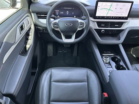 Used 2025 Ford Explorer Active w/ Active Comfort Package image 14