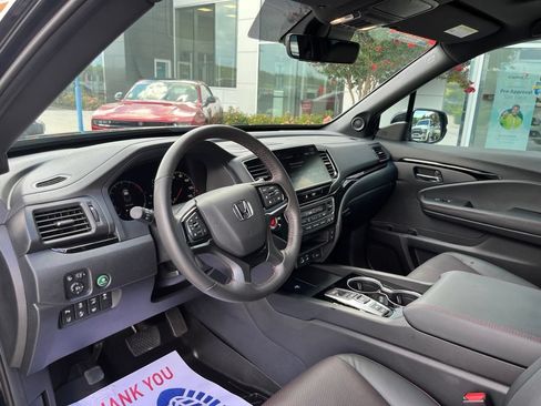 Used 2025 Honda Ridgeline Black Edition image 7