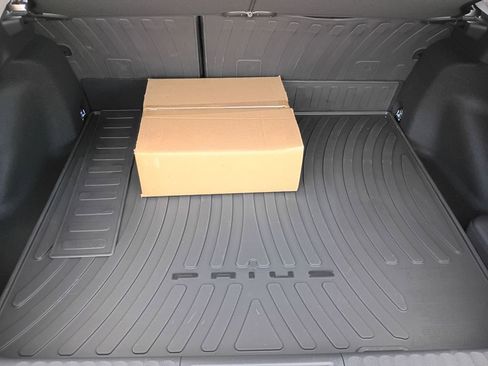 New 2026 Toyota Prius SE image 9