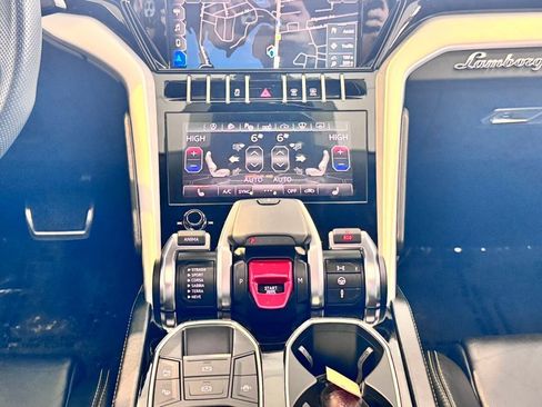 Used 2021 Lamborghini Urus image 37