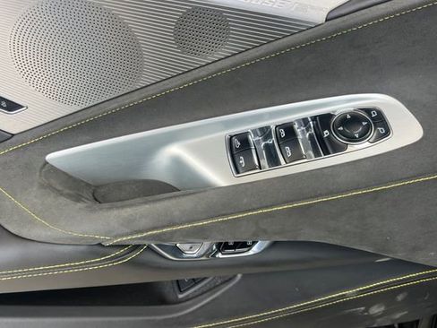Used 2022 Chevrolet Corvette Stingray Premium Conv w/ Z51 Performance Package RWD image 11