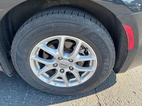 Used 2023 Chrysler Pacifica Touring-L FWD image 6