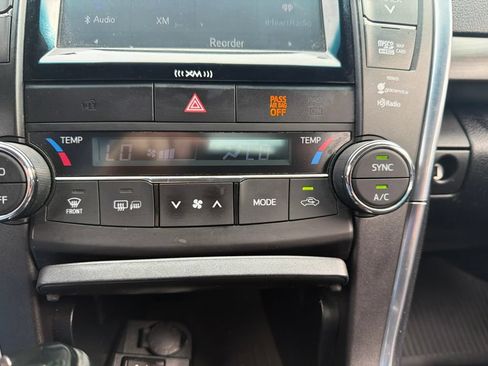 Used 2016 Toyota Camry XLE w/ Moonroof Package FWD image 26