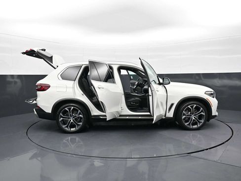 Used 2022 BMW X5 sDrive40i w/ Premium Package RWD image 35
