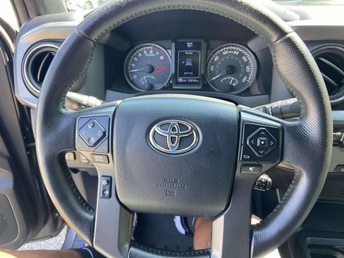 Used 2017 Toyota Tacoma TRD Off-Road w/ Tow Package RWD image 36