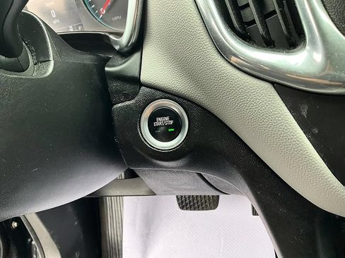 Used 2020 Chevrolet Equinox LS AWD/4WD image 25