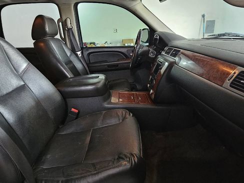 Used 2009 Chevrolet Tahoe LTZ AWD/4WD image 16