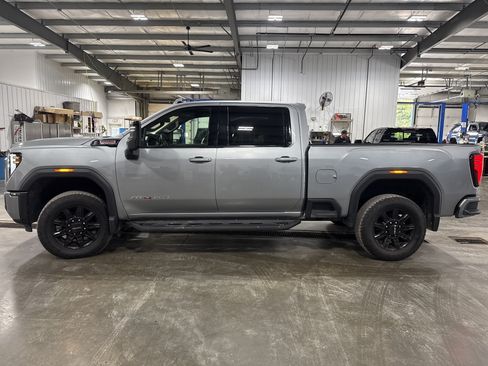 Used 2024 GMC Sierra 2500 AT4 w/ AT4 Preferred Package AWD/4WD image 5