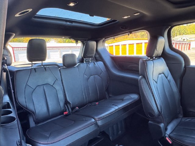 Used 2020 Chrysler Pacifica Limited FWD image 24