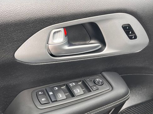 Used 2024 Chrysler Pacifica Touring-L w/ S Appearance Package image 24