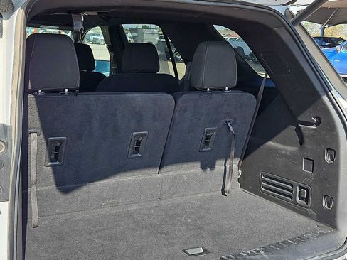 Used 2023 Chevrolet Traverse LT FWD image 23