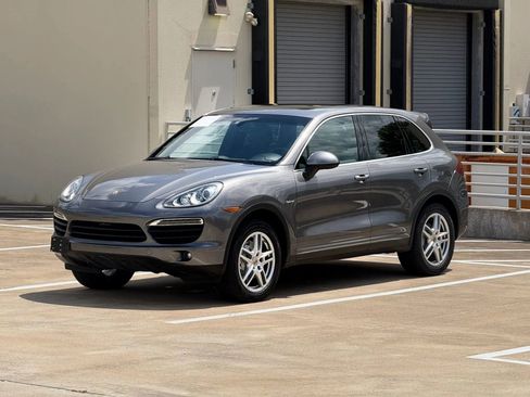 Used 2013 Porsche Cayenne S AWD/4WD image 3