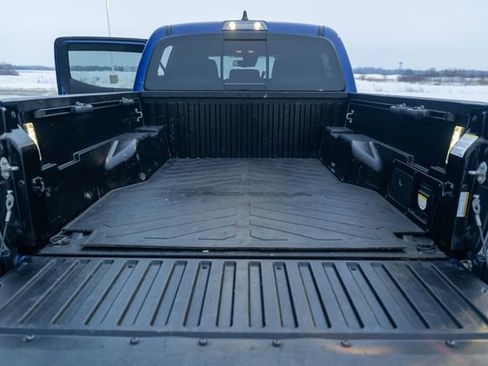 Used 2022 Toyota Tacoma TRD Off-Road image 19
