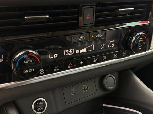 Used 2021 Nissan Rogue Platinum image 21