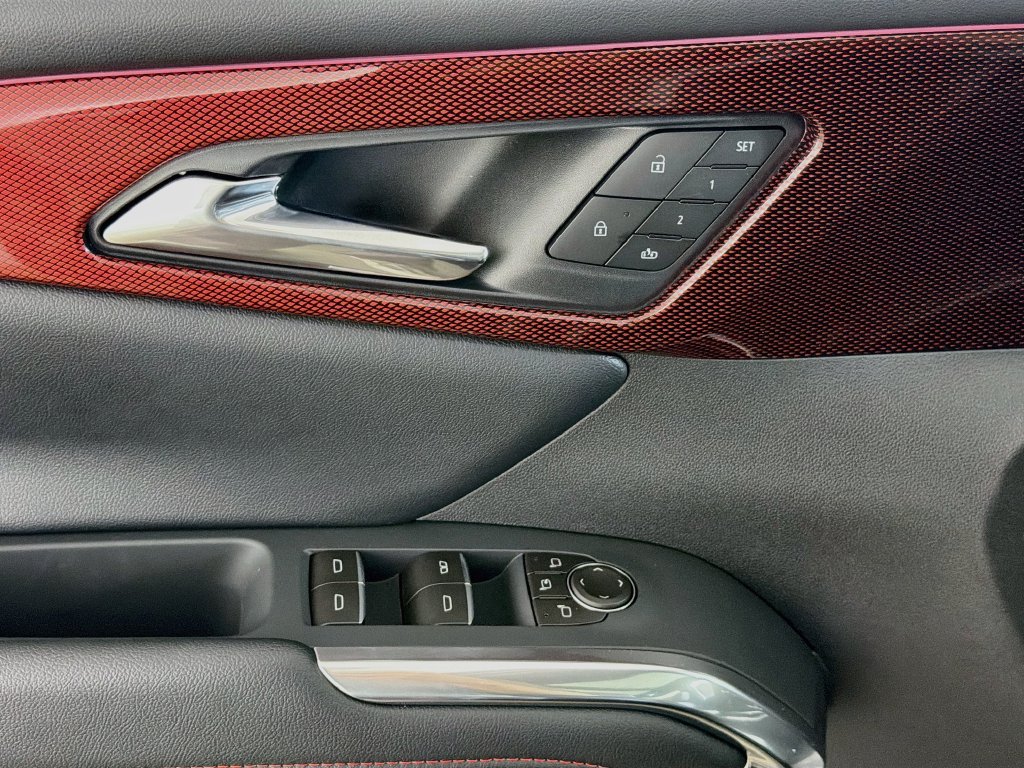New 2026 Chevrolet Traverse RS w/ LPO, Floor Liner Package AWD/4WD image 18