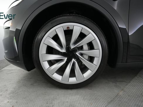 Used 2026 Tesla Model Y 2WD image 19