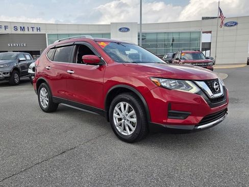 Used 2017 Nissan Rogue SV w/ SV Premium Package image 1