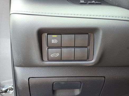 Used 2023 Toyota Highlander XLE AWD/4WD image 22