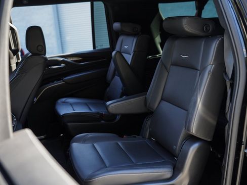 Used 2022 Cadillac Escalade ESV Luxury image 21