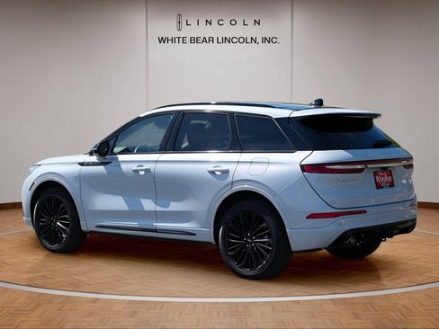 Used 2025 Lincoln Corsair Reserve w/ Equipment Group 202A AWD/4WD image 7