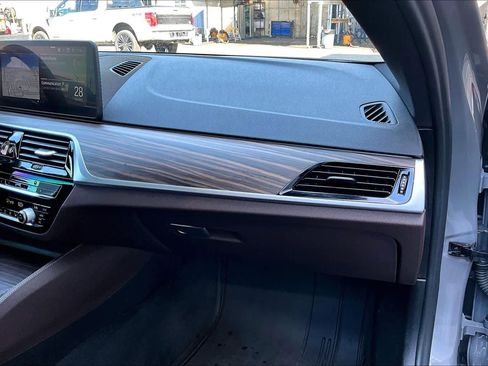 Used 2021 BMW 540i w/ M Sport Package image 18