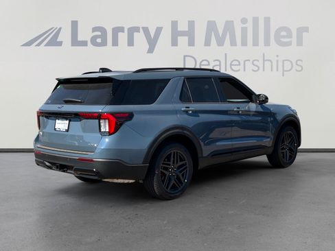New 2026 Ford Explorer ST-Line w/ ST-Line Street Pack AWD/4WD image 5