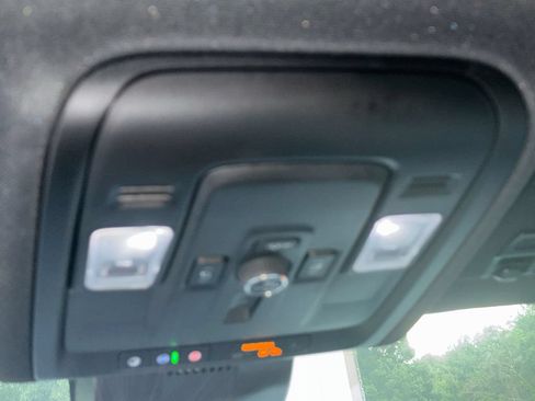 Used 2025 Chevrolet Suburban Premier RWD image 19