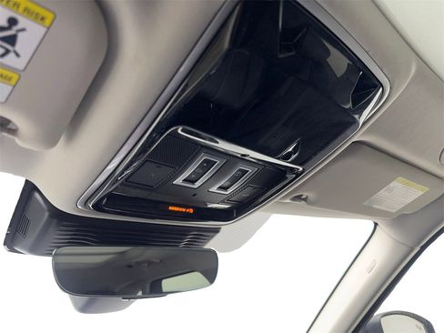 Used 2022 Land Rover Range Rover Velar S image 70