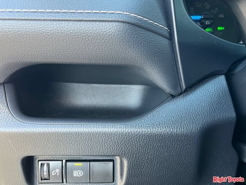 Certified 2021 Toyota RAV4 XLE w/ Carpet Mat Package (TMS) AWD/4WD image 32