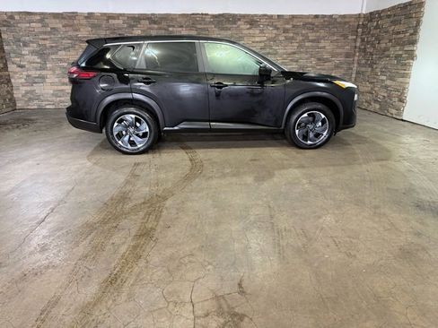 Certified 2025 Nissan Rogue SV image 4