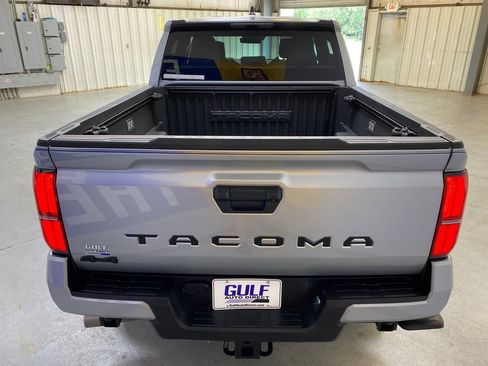 Used 2025 Toyota Tacoma SR5 AWD/4WD image 7