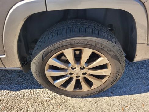 Certified 2016 Jeep Cherokee Overland w/ Technology Group image 3