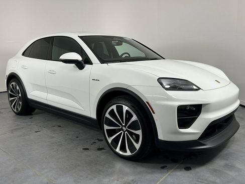 Certified 2024 Porsche Macan 4 Electric AWD/4WD image 9