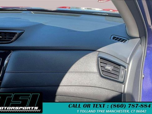 Used 2019 Nissan Rogue SV w/ Premium Package AWD/4WD image 17
