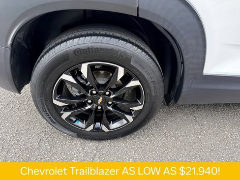 Used 2023 Chevrolet TrailBlazer LT FWD image 32