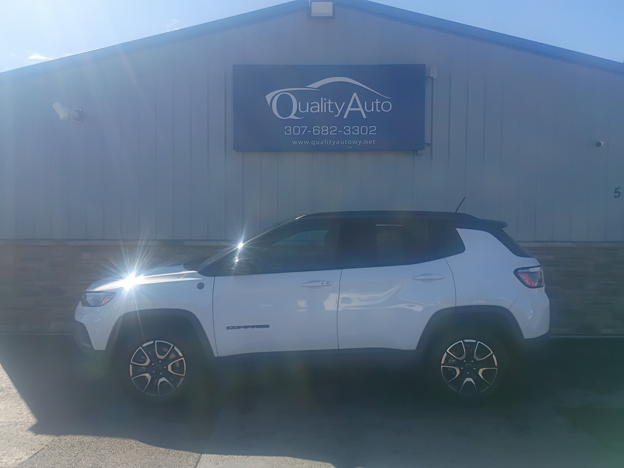 Used 2025 Jeep Compass Trailhawk AWD/4WD image 1
