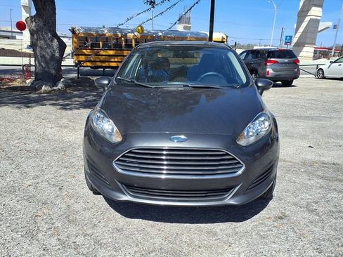 Used 2017 Ford Fiesta SE FWD image 2