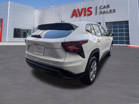 Used 2025 Chevrolet Trax LS FWD image 6