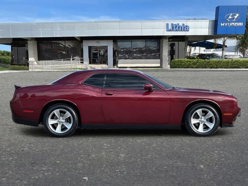 Used 2019 Dodge Challenger SXT image 8